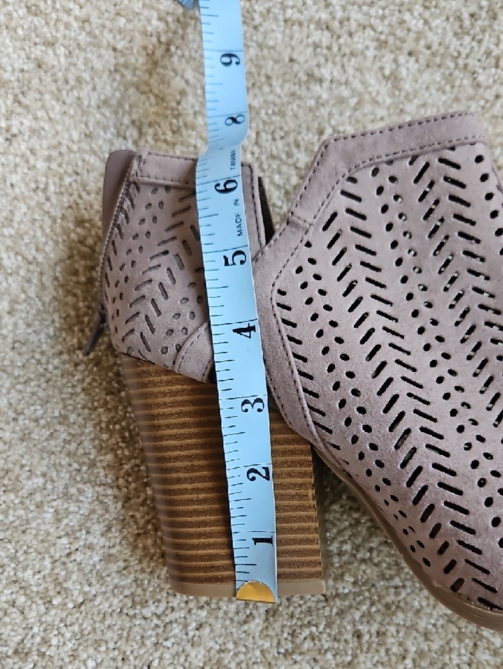Cupid Size 8.5 Taupe Perforated Peep-Toe Block Heel Sandals - Picture 11 of 12